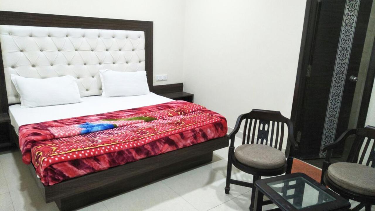 R.S Hotel & Restaurant Amritsar Exteriér fotografie