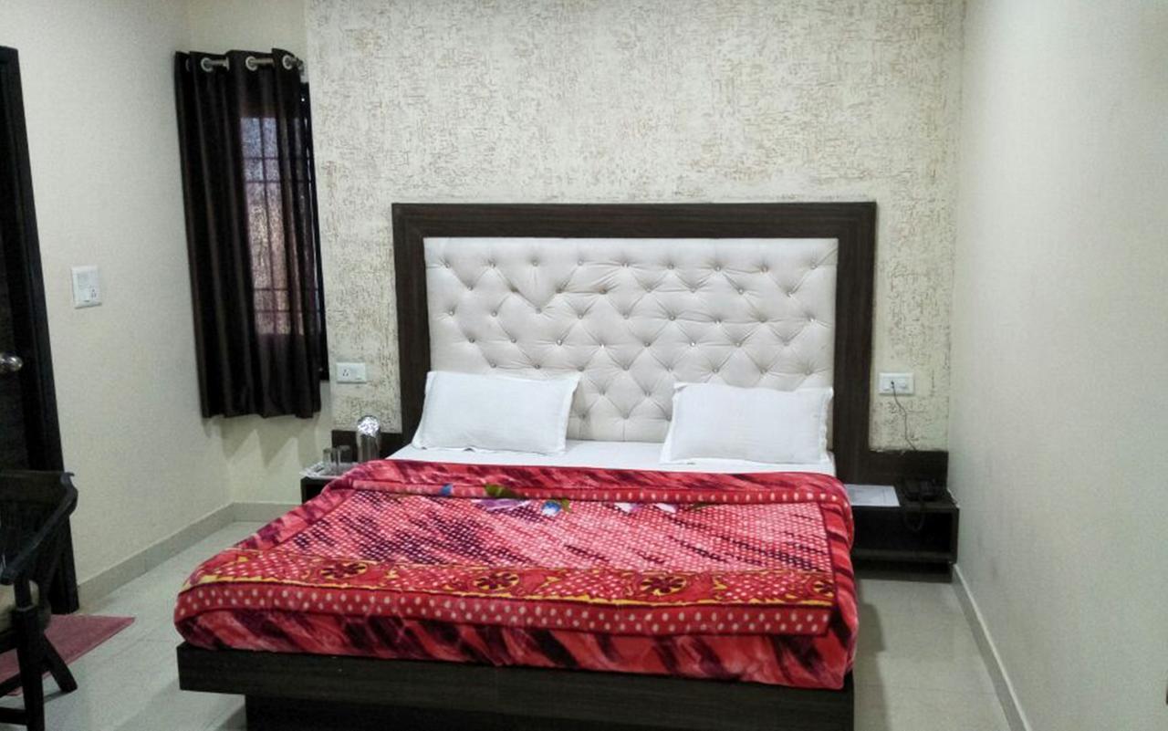 R.S Hotel & Restaurant Amritsar Exteriér fotografie