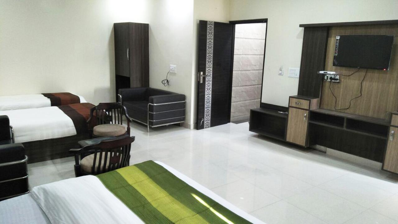 R.S Hotel & Restaurant Amritsar Exteriér fotografie