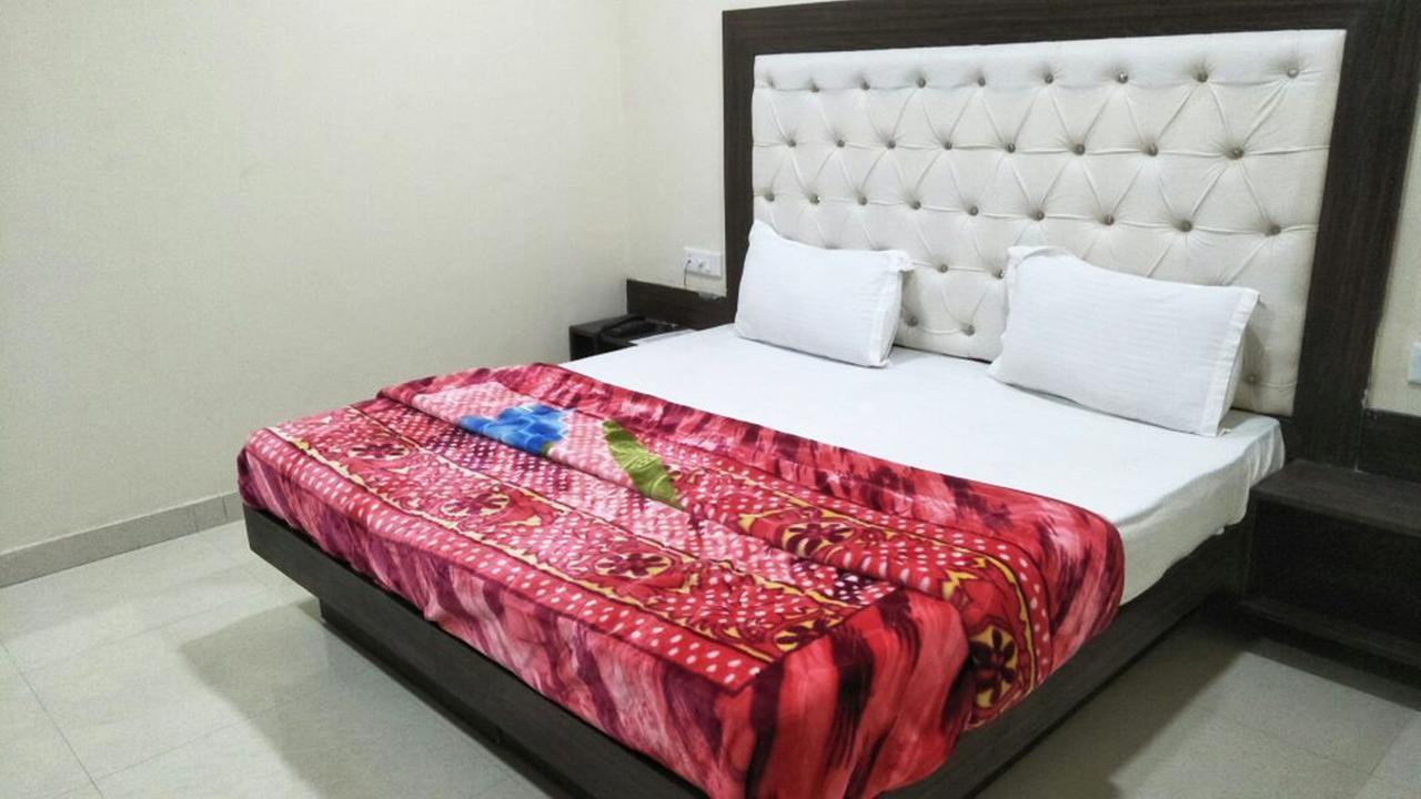 R.S Hotel & Restaurant Amritsar Exteriér fotografie