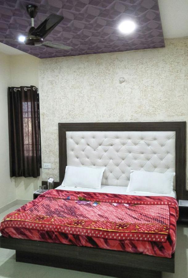 R.S Hotel & Restaurant Amritsar Exteriér fotografie